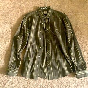 Lightly used Volcom men’s button up long sleeve